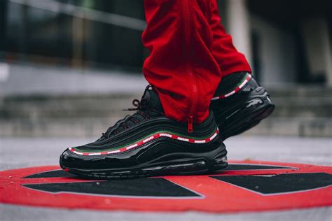 nike 97 undefeated gucci